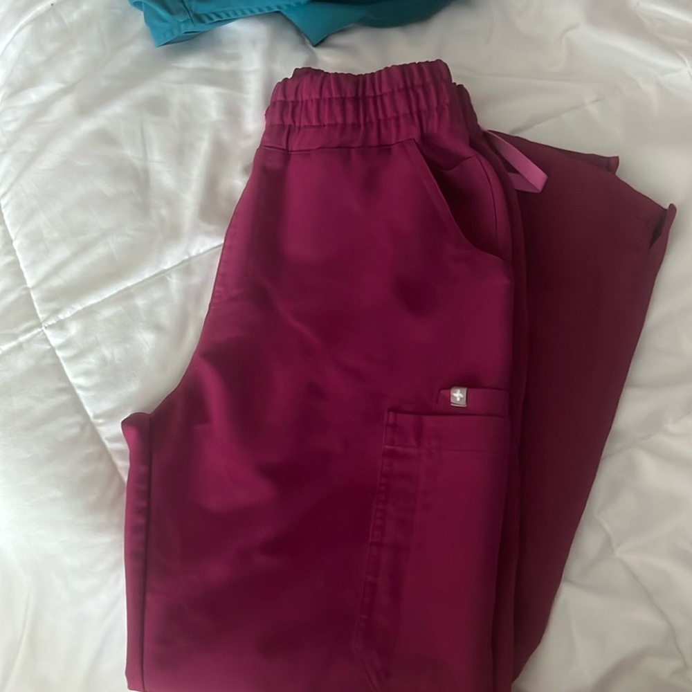 Figs Set bottoms and top